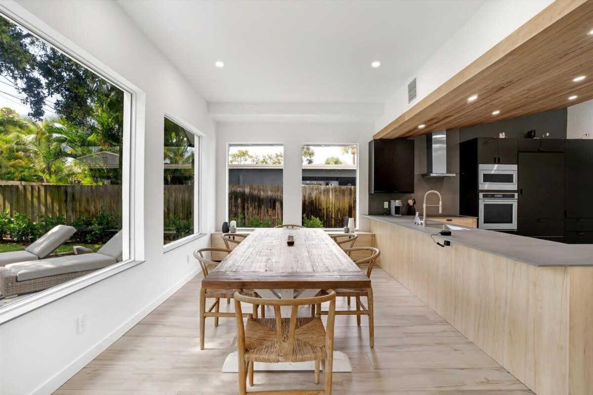 Stunning Modern Coastal - The Three Palms Holiday home *