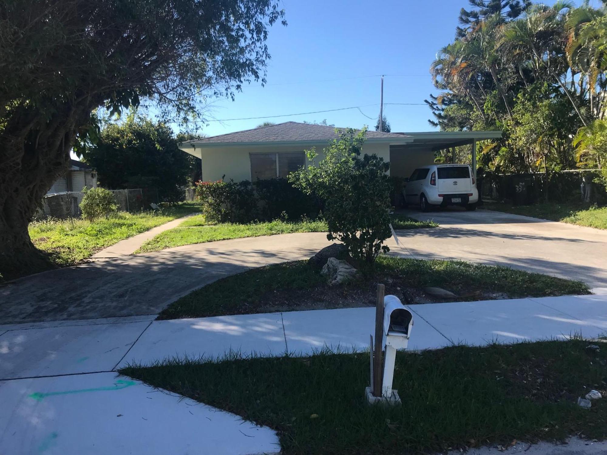 Walk To Everything In Delray Apartment