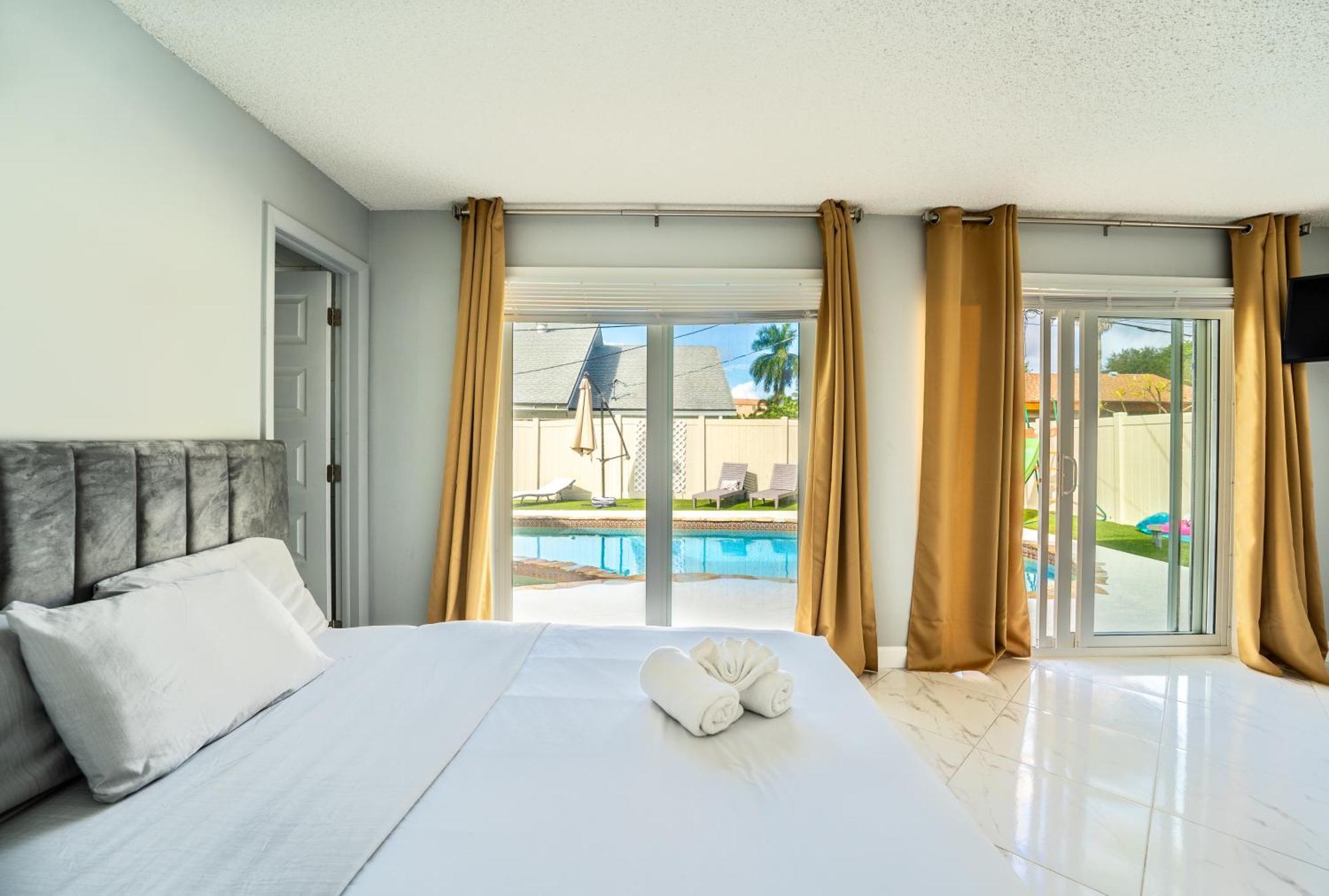 Ocean Club -great Pool & Jacuzzi 5 Beds By The *