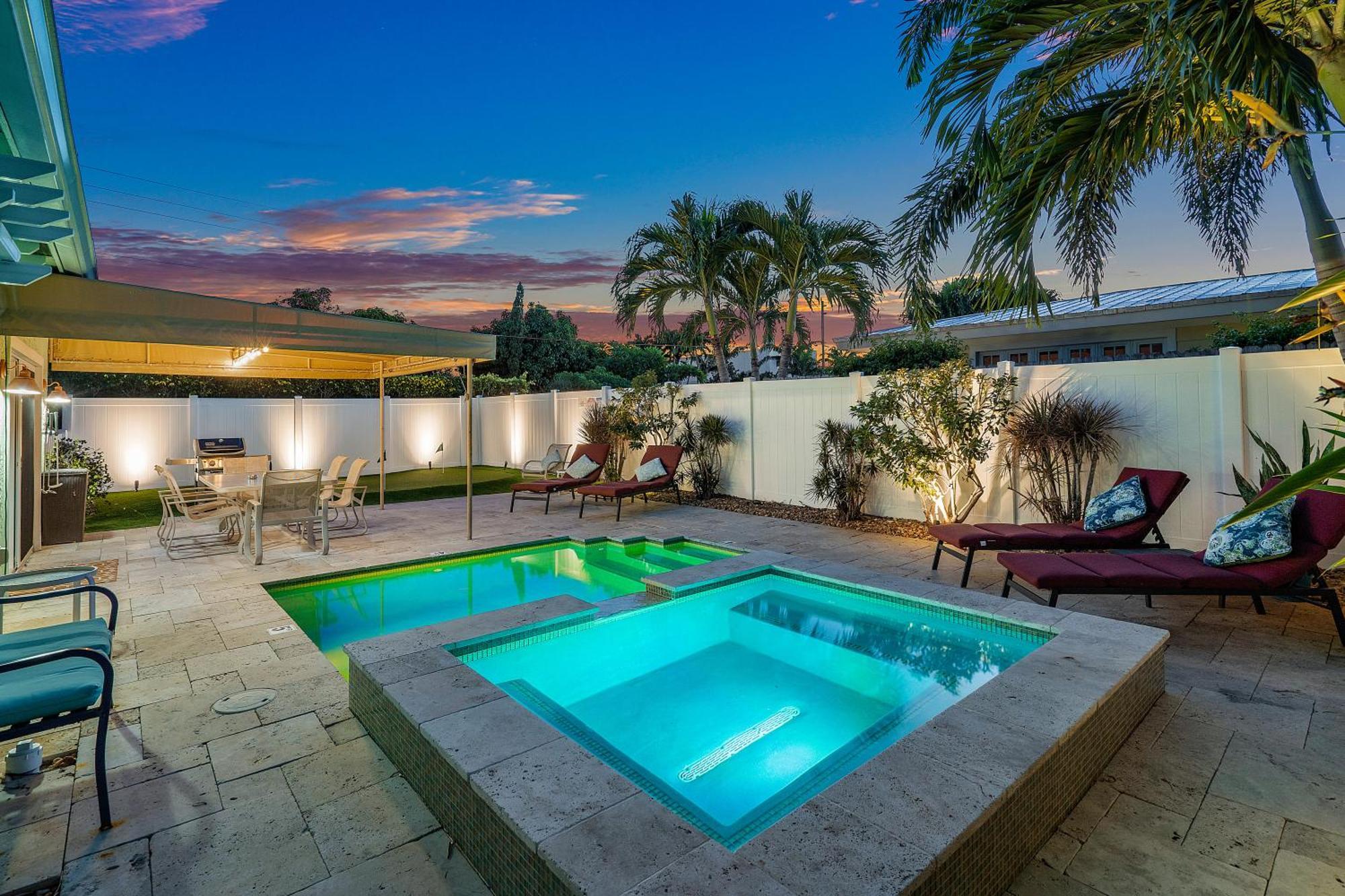 Holiday home Heated Pool-spa & Putting Green! Walk To The Ave, 1mi To Beach! *