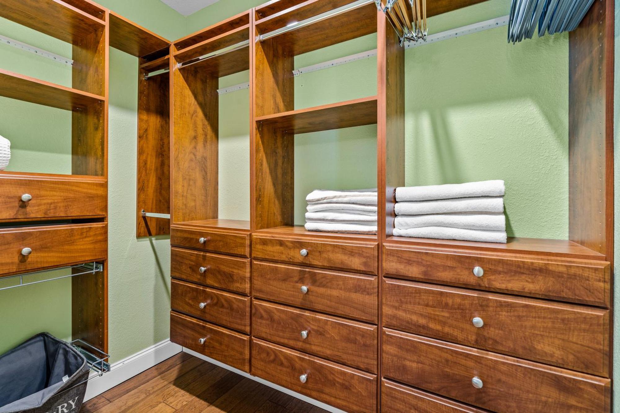 Holiday home Heated Pool-spa & Putting Green! Walk To The Ave, 1mi To Beach!