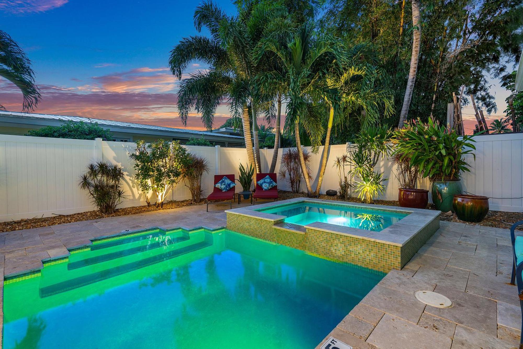 Heated Pool-spa & Putting Green! Walk To The Ave, 1mi To Beach! Holiday home