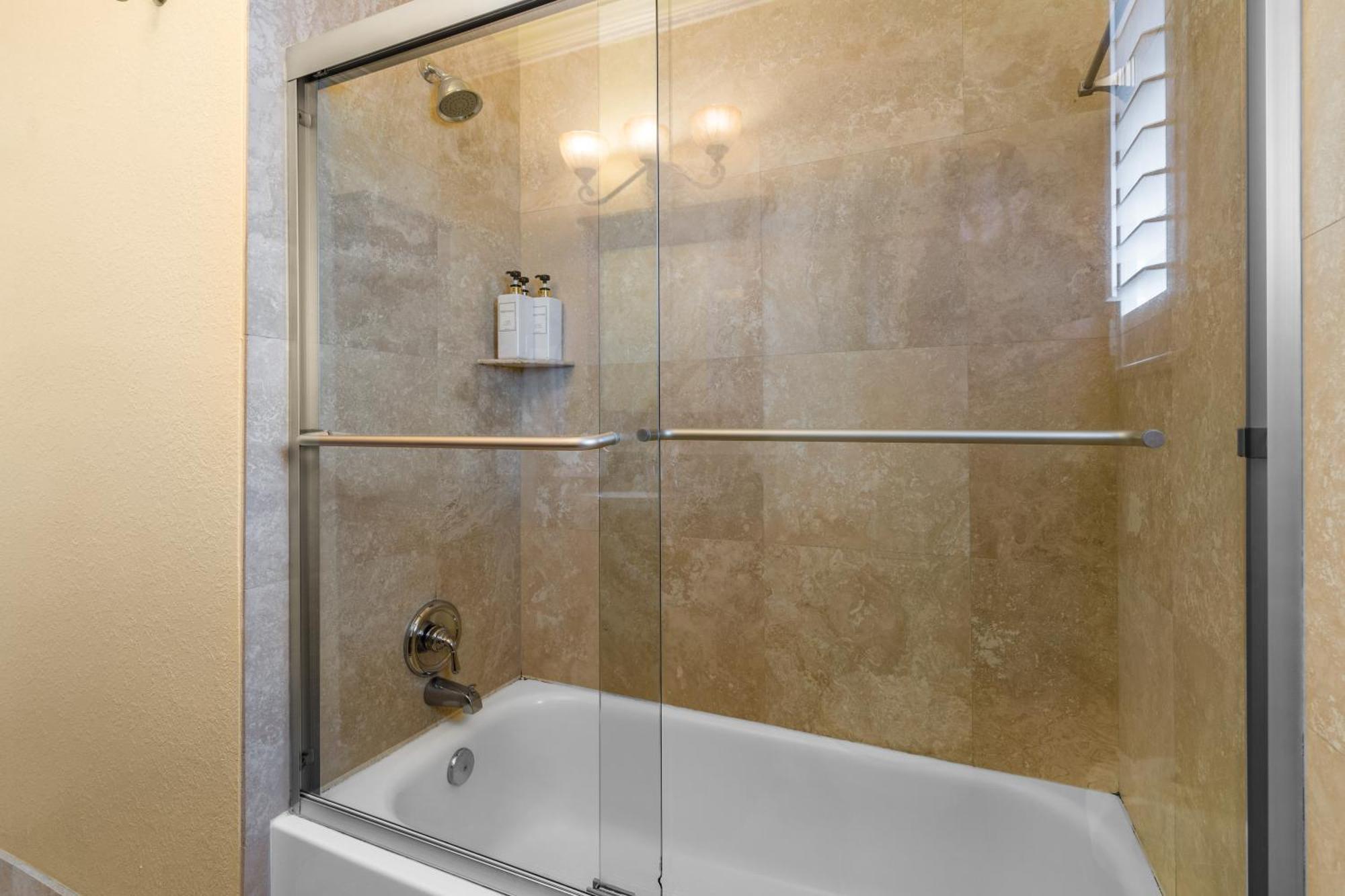 Heated Pool-spa & Putting Green! Walk To The Ave, 1mi To Beach! * Delray Beach