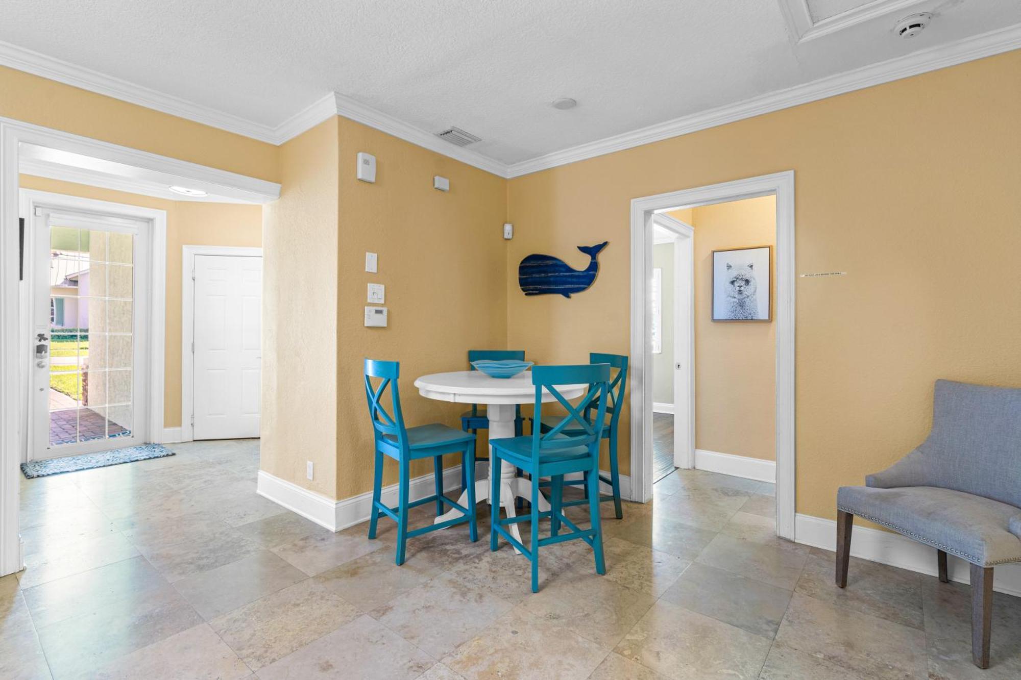 Heated Pool-spa & Putting Green! Walk To The Ave, 1mi To Beach! Holiday home Delray Beach