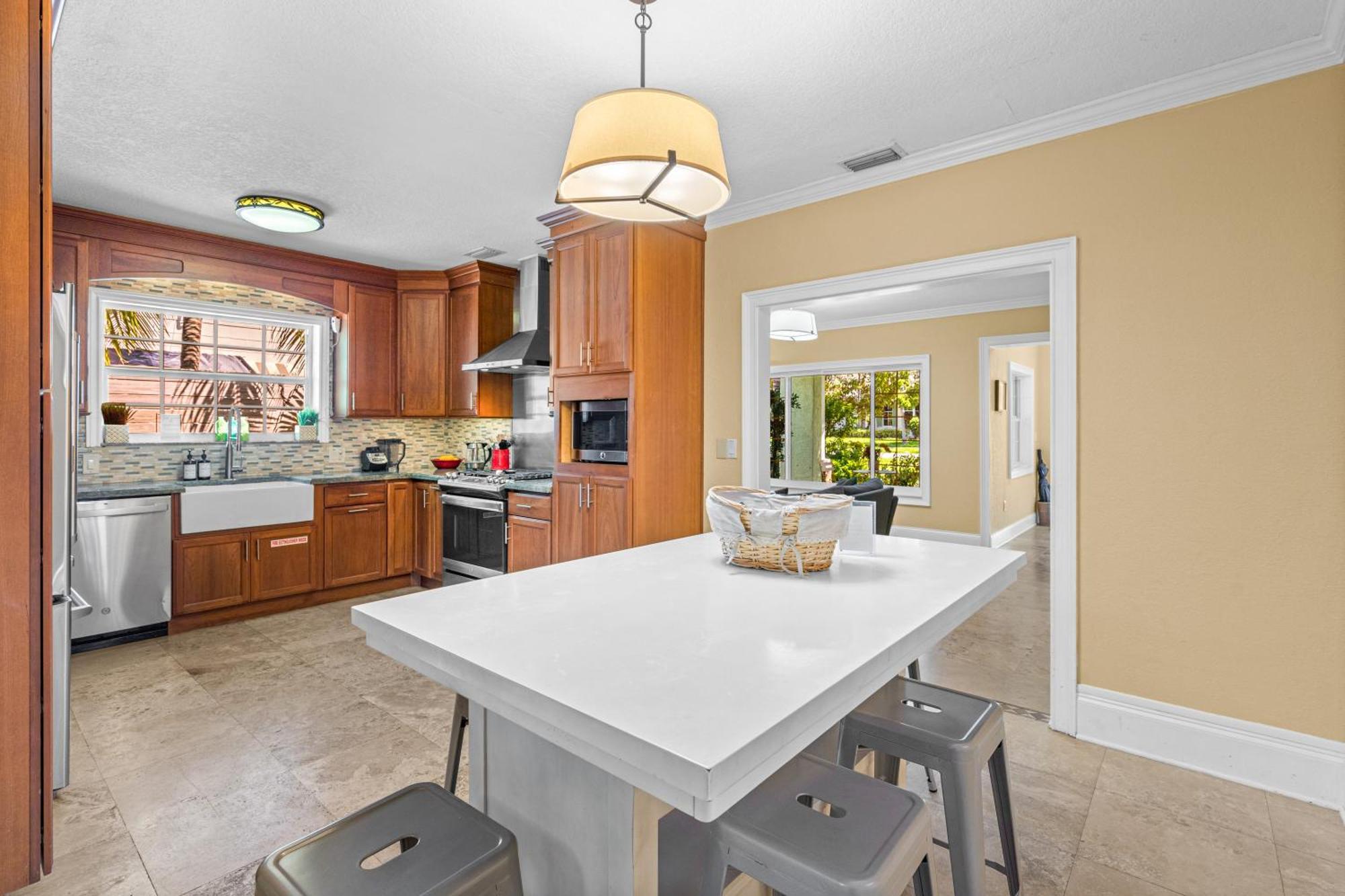 Holiday home Heated Pool-spa & Putting Green! Walk To The Ave, 1mi To Beach! *