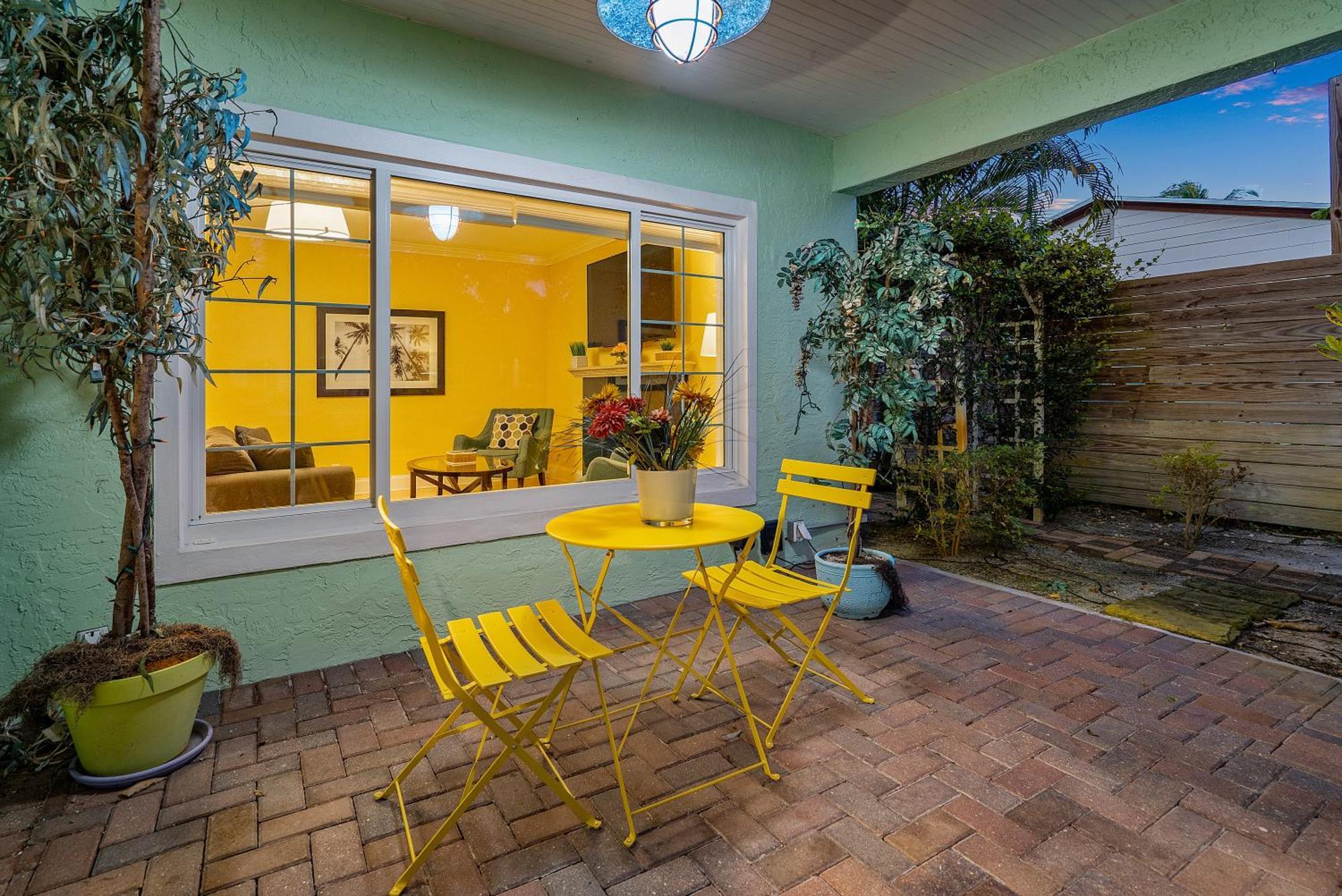 Heated Pool-spa & Putting Green! Walk To The Ave, 1mi To Beach! Holiday home