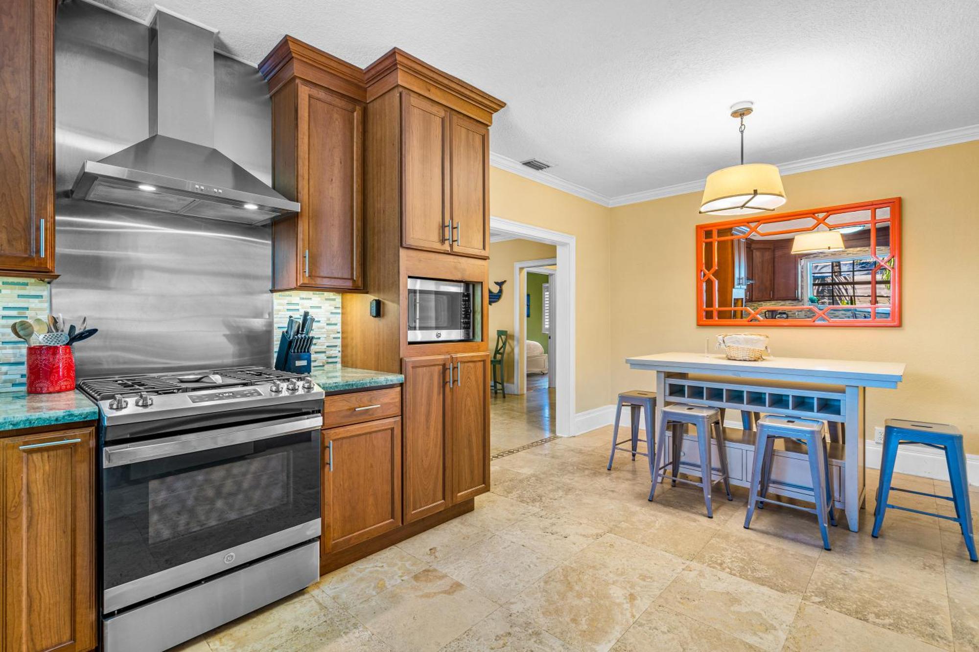 Holiday home Heated Pool-spa & Putting Green! Walk To The Ave, 1mi To Beach!