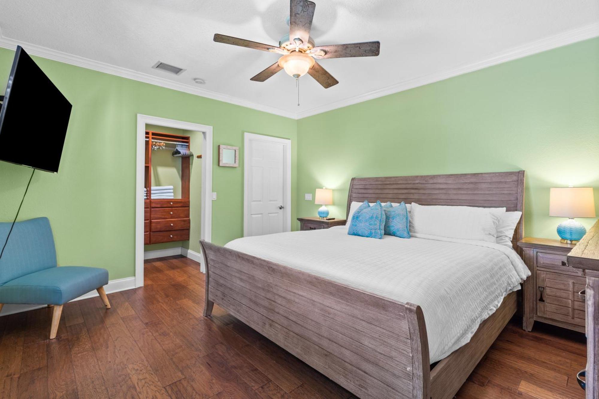 Holiday home Heated Pool-spa & Putting Green! Walk To The Ave, 1mi To Beach! *
