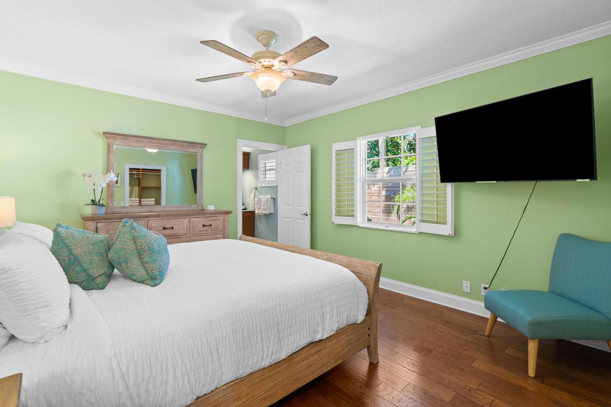Heated Pool-spa & Putting Green! Walk To The Ave, 1mi To Beach! *