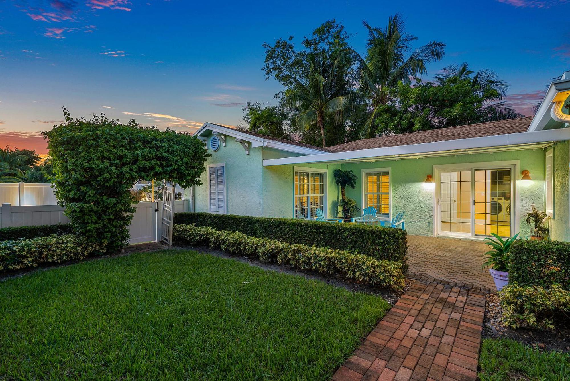 Holiday home Heated Pool-spa & Putting Green! Walk To The Ave, 1mi To Beach!