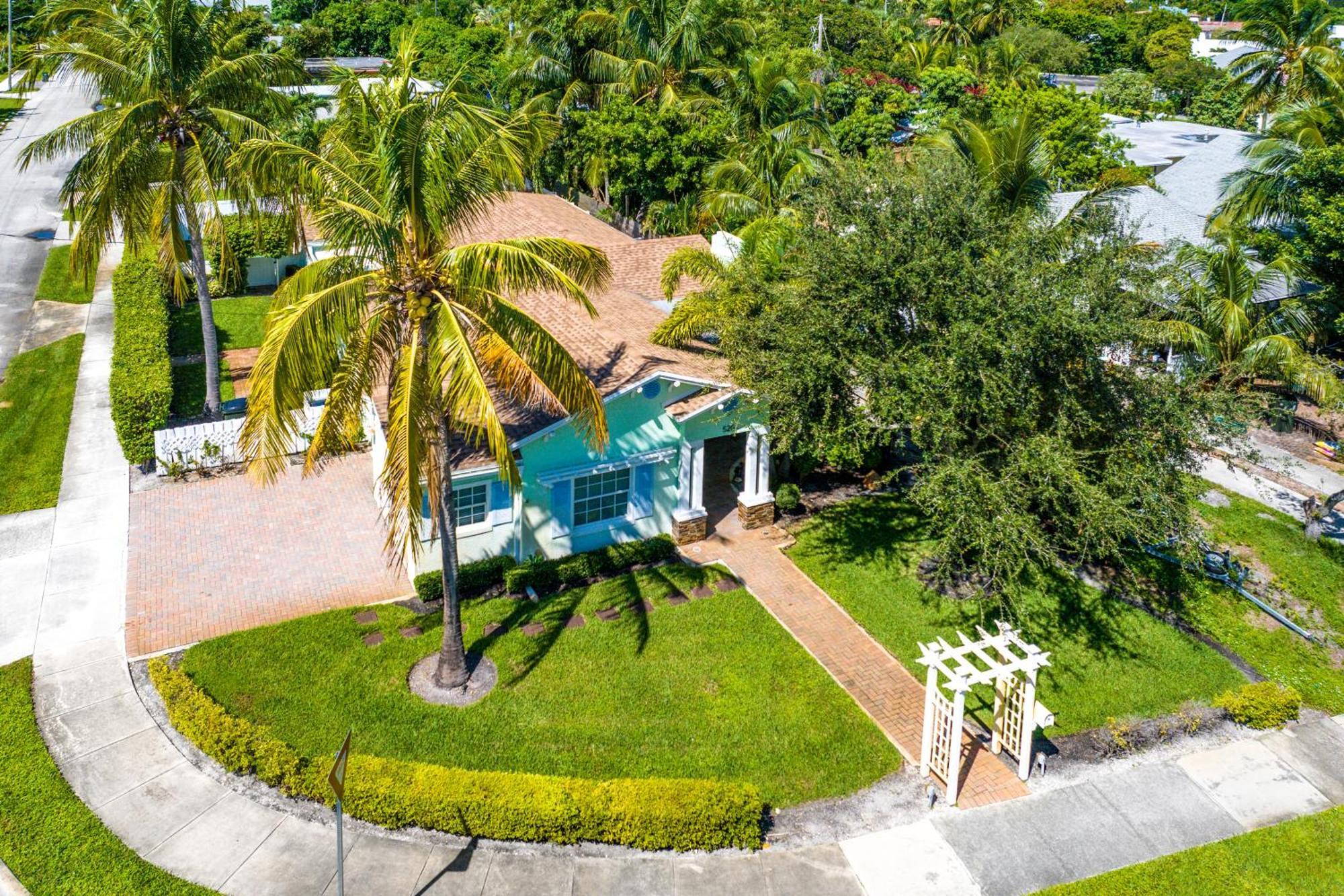 Heated Pool-spa & Putting Green! Walk To The Ave, 1mi To Beach! Delray Beach