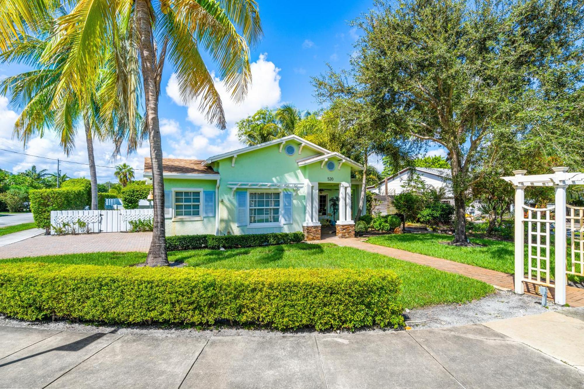 Heated Pool-spa & Putting Green! Walk To The Ave, 1mi To Beach! Holiday home