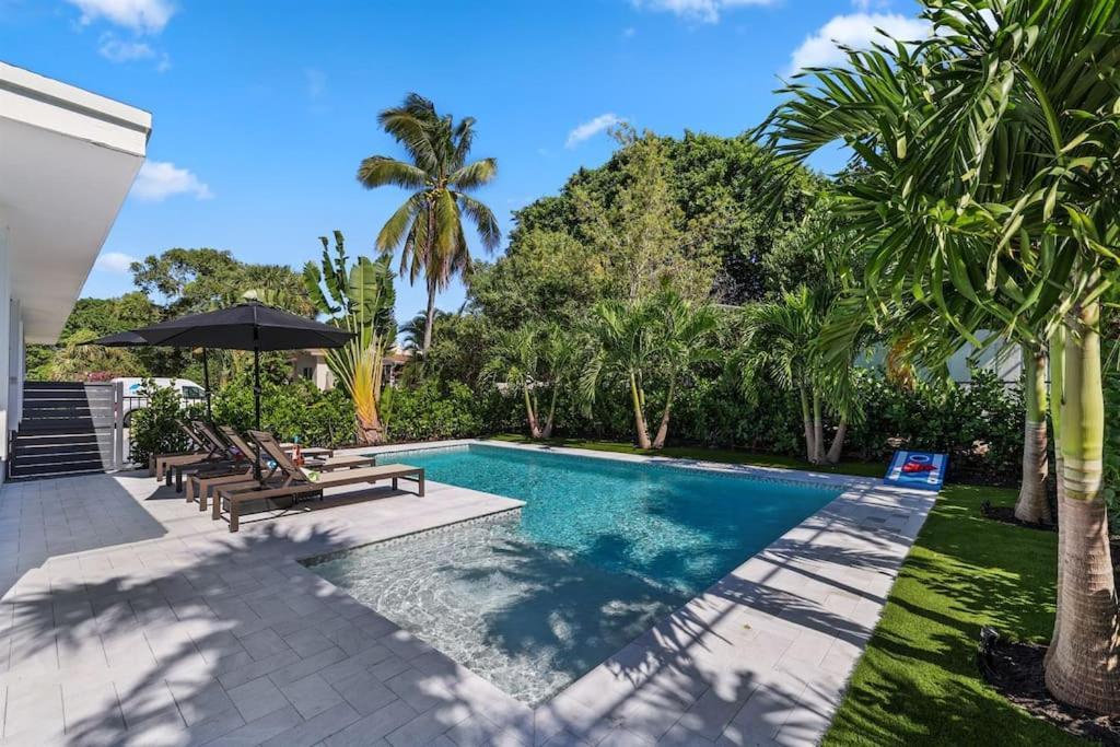 Paradise Palms House *