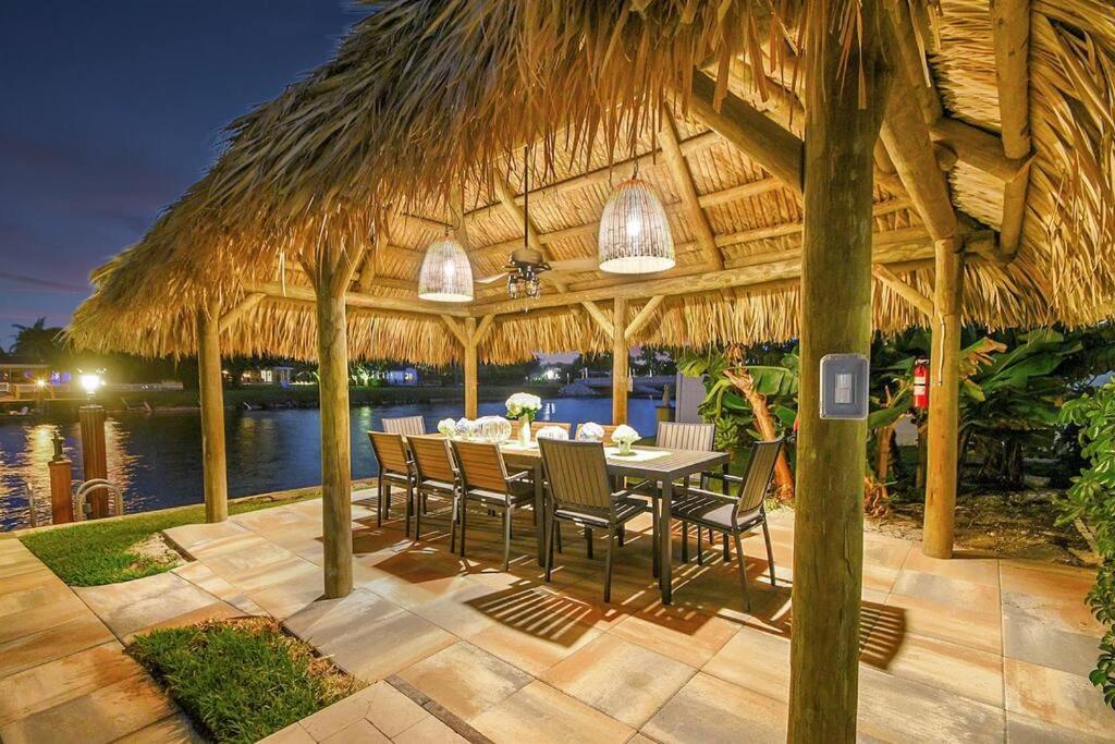 Tropical Palms House *
