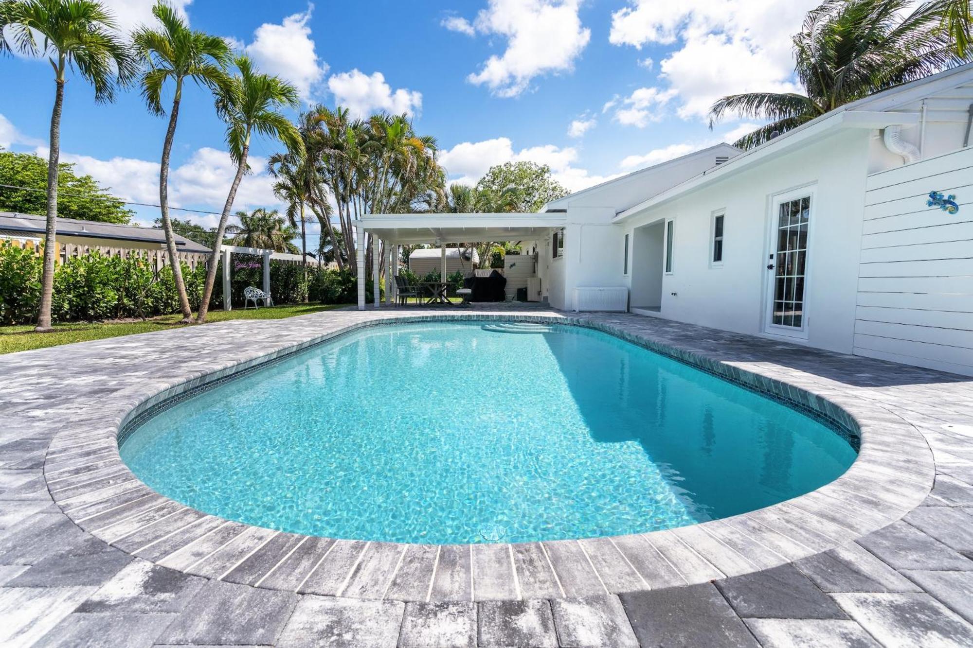 Delray Oasis: Pool, Gazebo & Access Holiday home