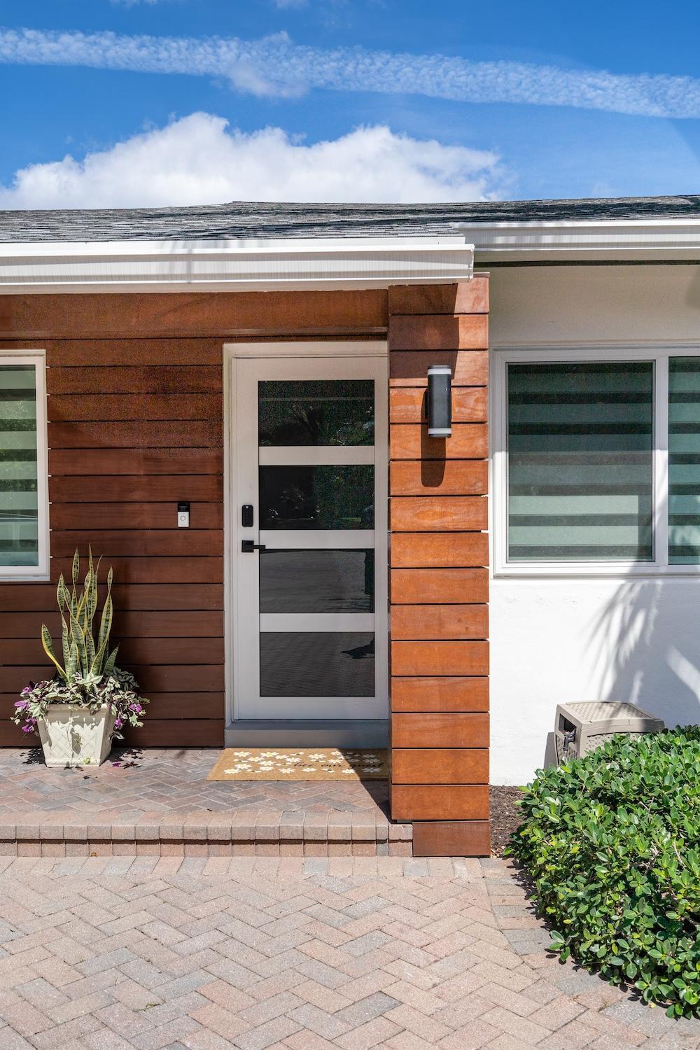 Delray Oasis: Pool, Gazebo & Access Delray Beach