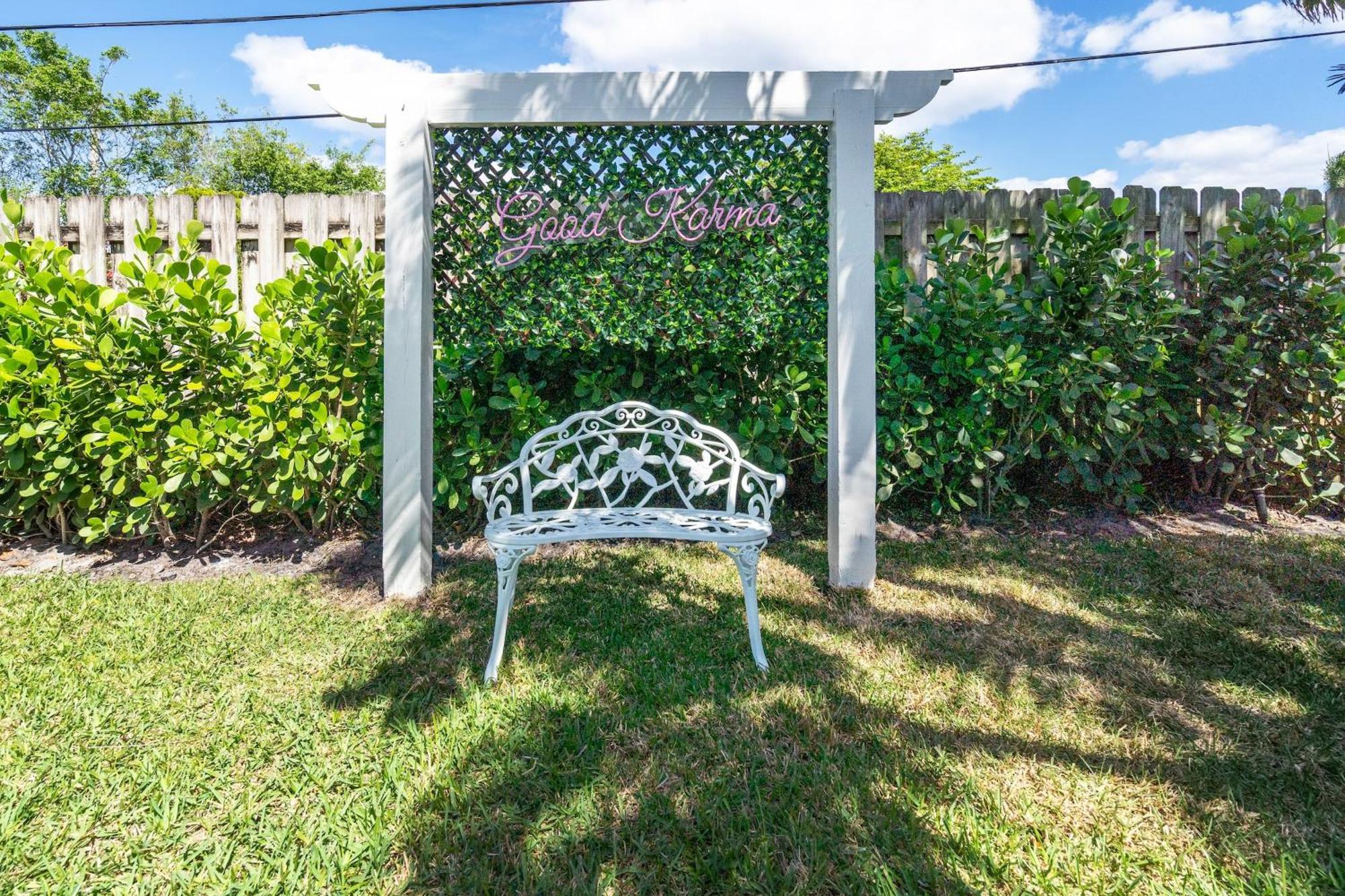 Delray Oasis: Pool, Gazebo & Access Holiday home Delray Beach