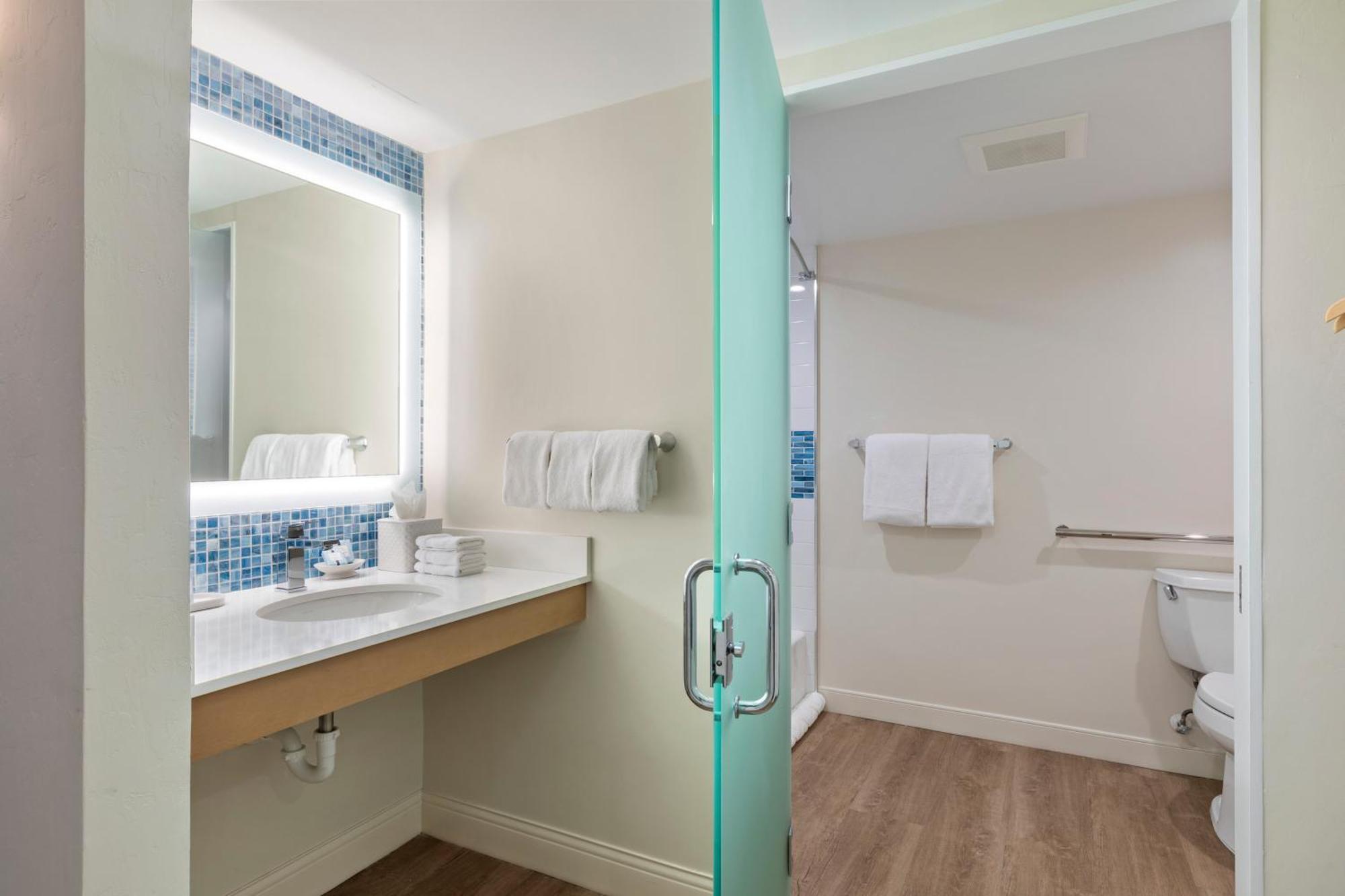 Opal Grand Oceanfront & Hotel 4*