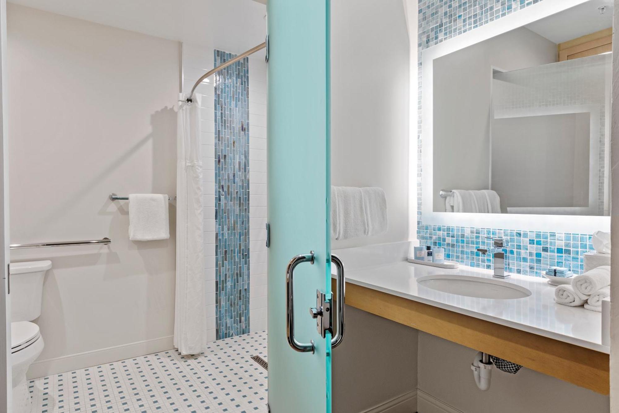Hotel Opal Grand Oceanfront & 4*