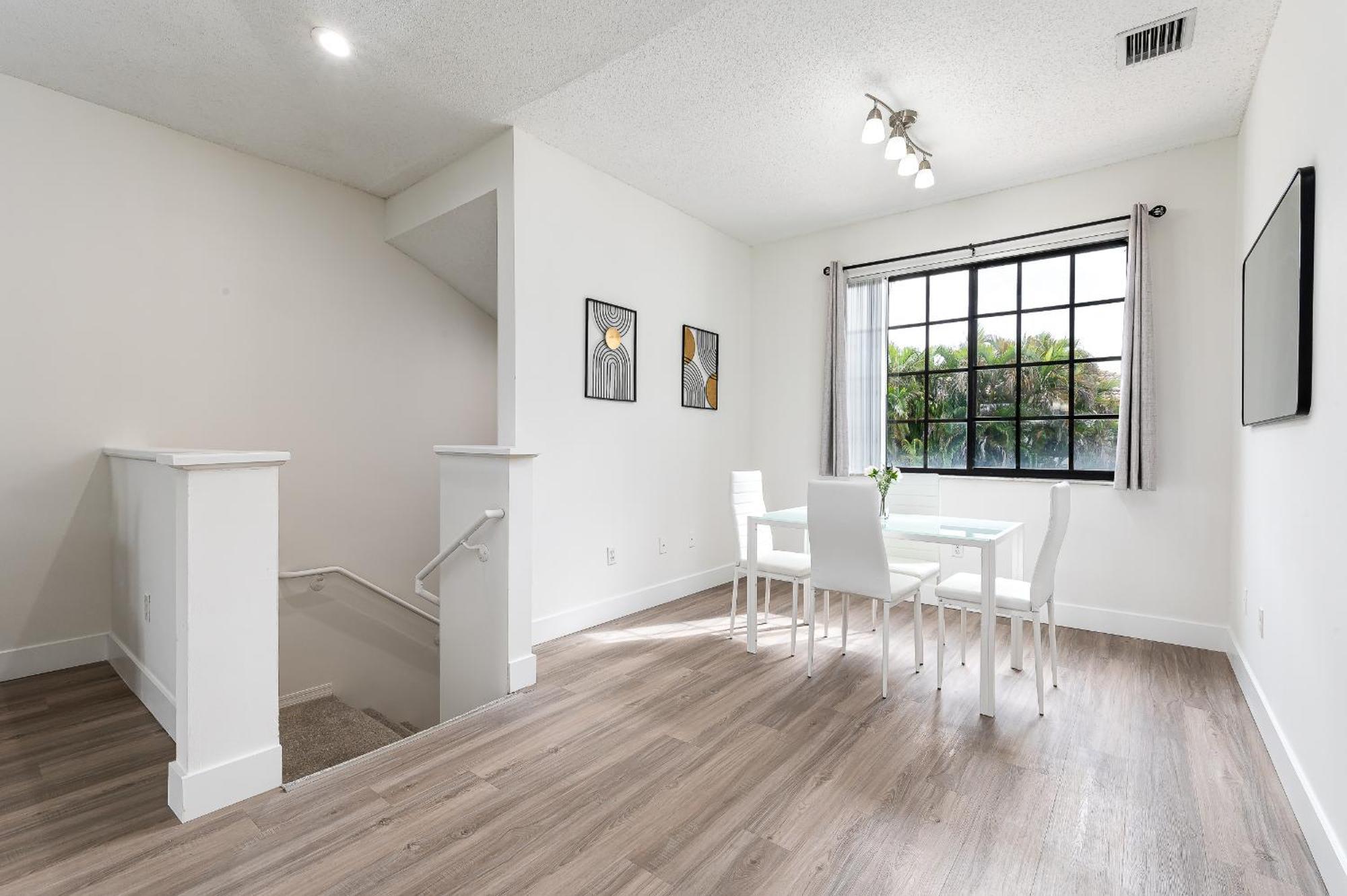 Apartment Newly Remodeled Lakefront Oasis Delray Beach