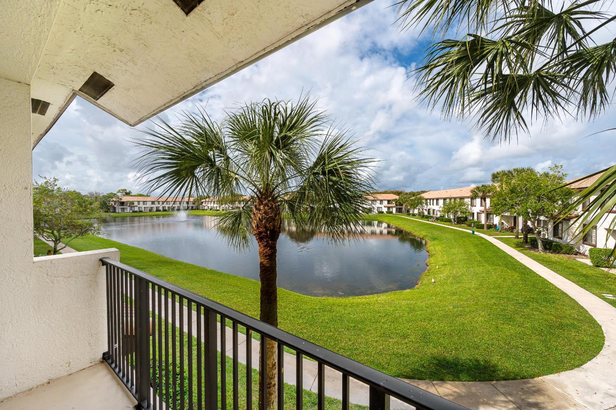 Newly Remodeled Lakefront Oasis Apartment Delray Beach