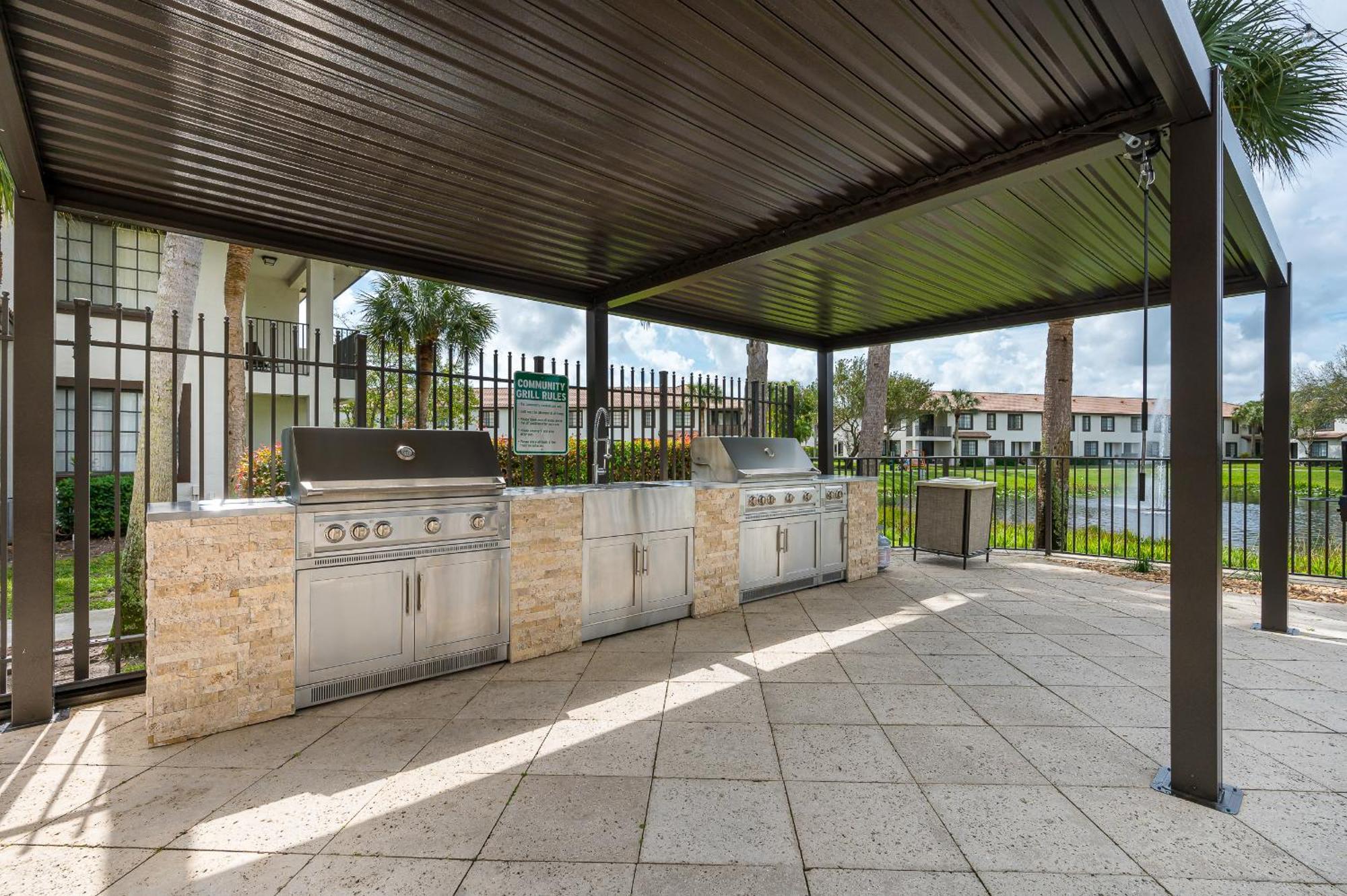 Newly Remodeled Lakefront Oasis Apartment *
