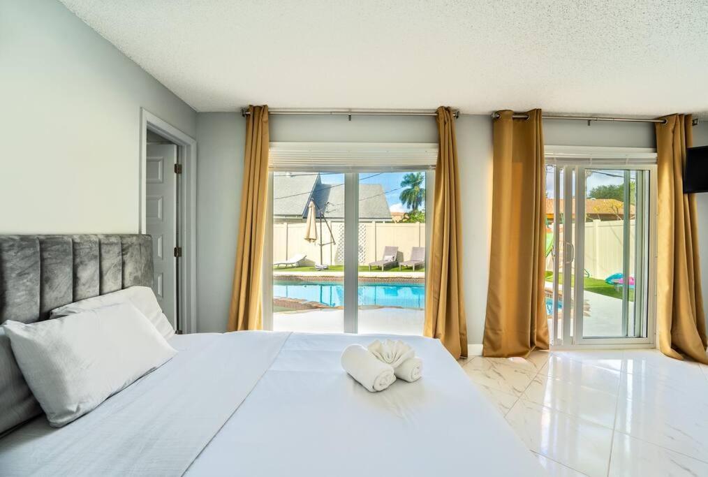 Vip Pristine Luxury Great Pool-5 Beds By The Holiday home *