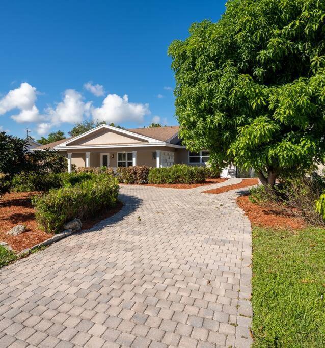 Holiday home Vip Pristine Luxury Great Pool-5 Beds By The *