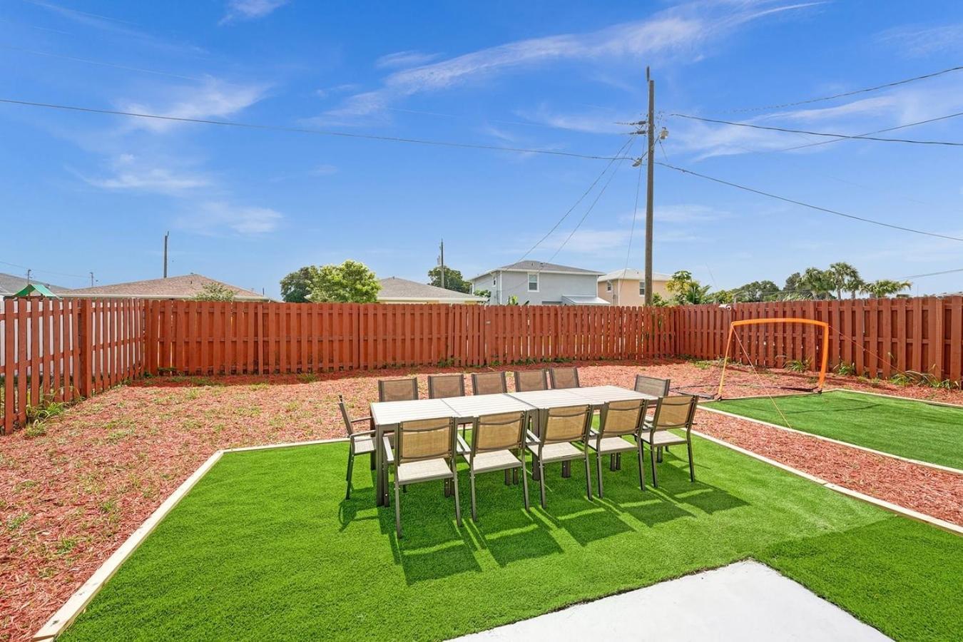 Delray 4bed Football Games Backyard