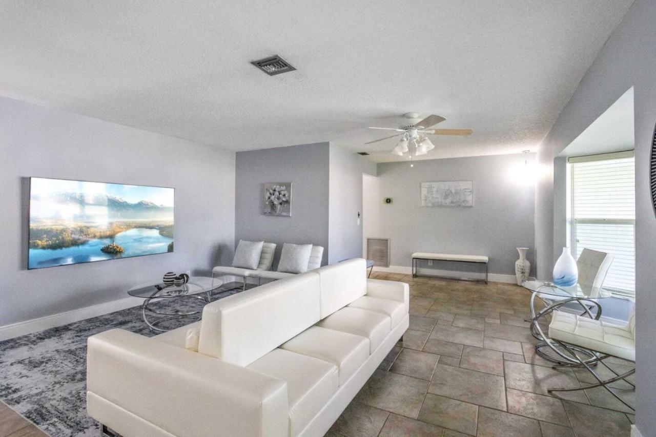Retreat Downtown Hot Tub Holiday home Delray Beach