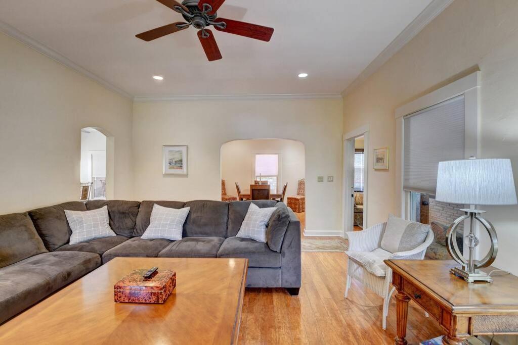 Historic Spacious Two Blocks To Atlantic Avenue Holiday home Delray Beach