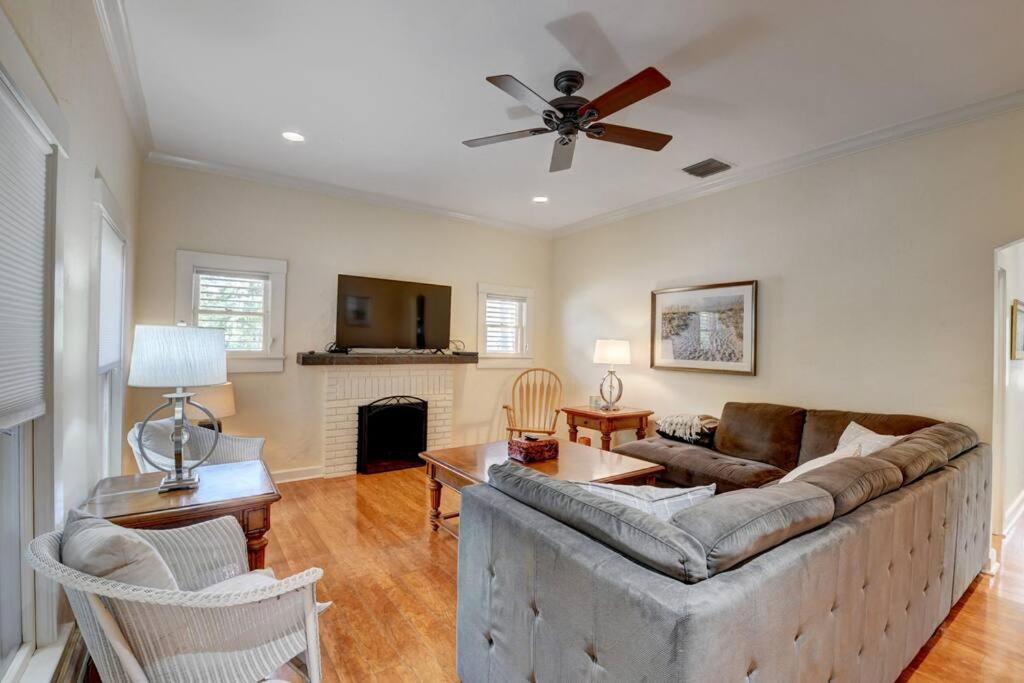 Holiday home Historic Spacious Two Blocks To Atlantic Avenue *