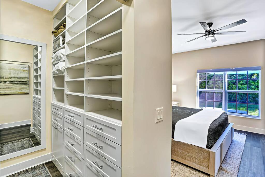 New Designer's Dream Oasis Heated Pool, Large Patio, Close To The Ave Delray Beach