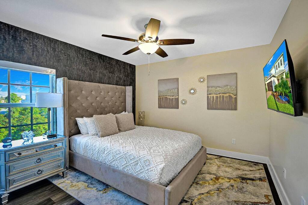 New Designer's Dream Oasis Heated Pool, Large Patio, Close To The Ave