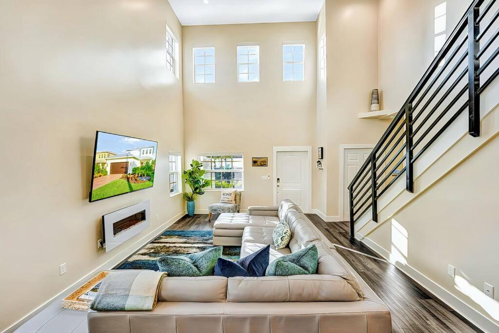 Holiday home New Designer's Dream Oasis Heated Pool, Large Patio, Close To The Ave Delray Beach