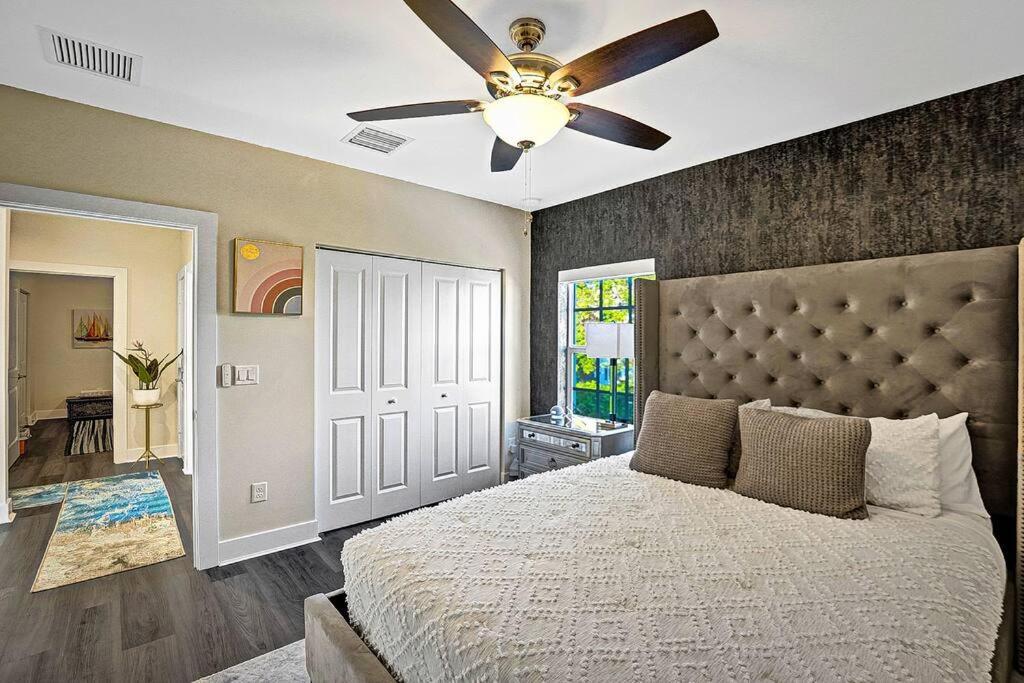 New Designer's Dream Oasis Heated Pool, Large Patio, Close To The Ave *