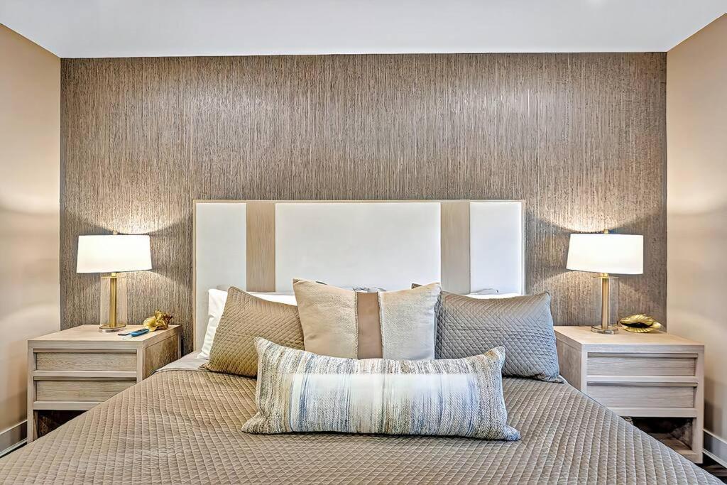 New Designer's Dream Oasis Heated Pool, Large Patio, Close To The Ave Holiday home *