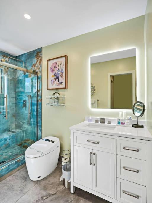 New Stunning Delray Waterfront Oasis - Heated Pool, Spa, Canal, Dock, Huge Patio, Pool Table! * Delray Beach