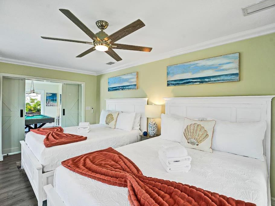 New Stunning Delray Waterfront Oasis - Heated Pool, Spa, Canal, Dock, Huge Patio, Pool Table! *