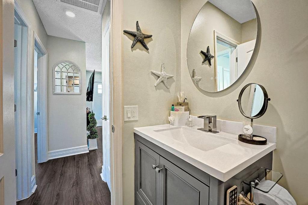 Holiday home New Stunning Delray Waterfront Oasis - Heated Pool, Spa, Canal, Dock, Huge Patio, Pool Table! *