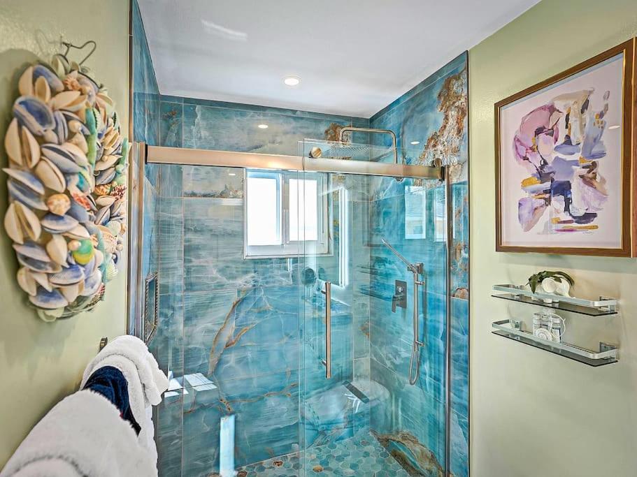 New Stunning Delray Waterfront Oasis - Heated Pool, Spa, Canal, Dock, Huge Patio, Pool Table!