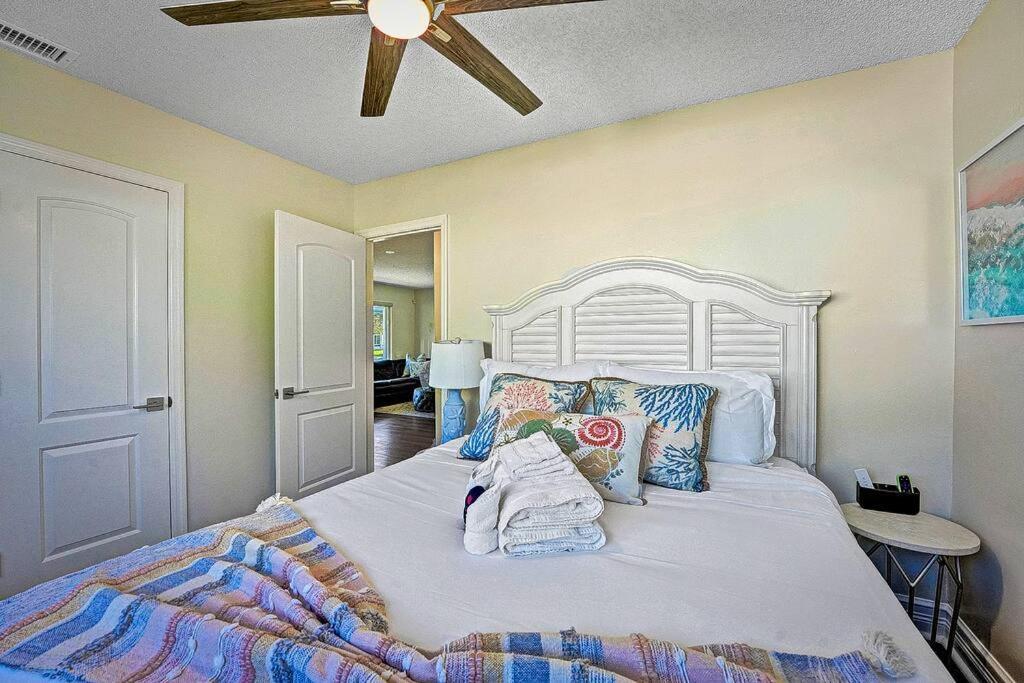 Holiday home New Stunning Delray Waterfront Oasis - Heated Pool, Spa, Canal, Dock, Huge Patio, Pool Table! *