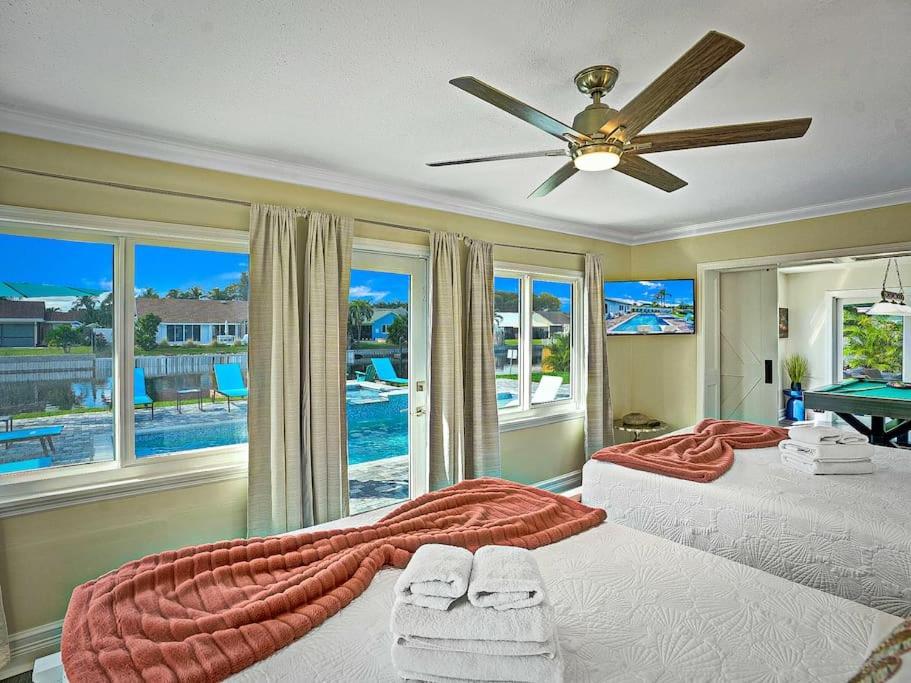New Stunning Delray Waterfront Oasis - Heated Pool, Spa, Canal, Dock, Huge Patio, Pool Table! Holiday home *