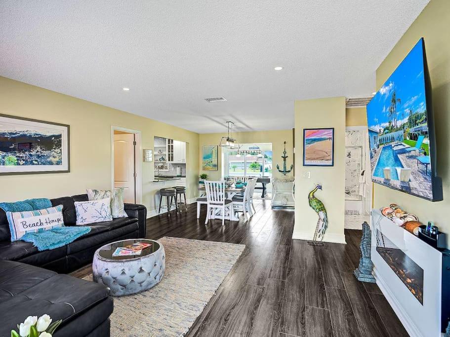 New Stunning Delray Waterfront Oasis - Heated Pool, Spa, Canal, Dock, Huge Patio, Pool Table! *