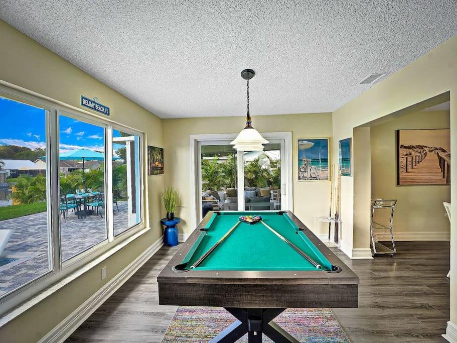Holiday home New Stunning Delray Waterfront Oasis - Heated Pool, Spa, Canal, Dock, Huge Patio, Pool Table! Delray Beach