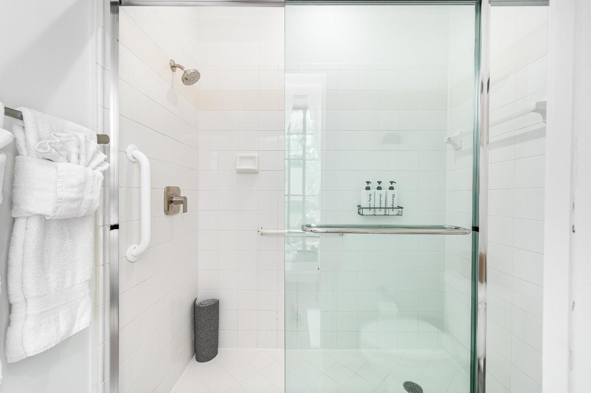 Newly Renovated Delray Townhome Apartment