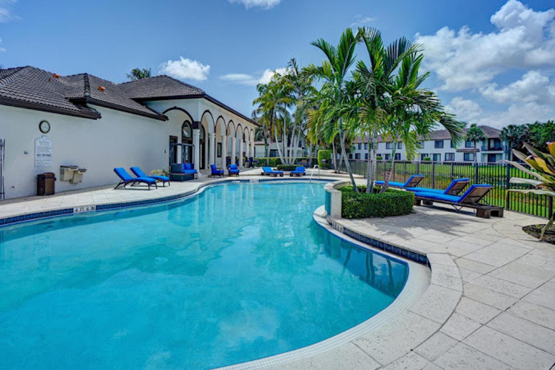 Newly Renovated Townhome With King Bed * Delray Beach