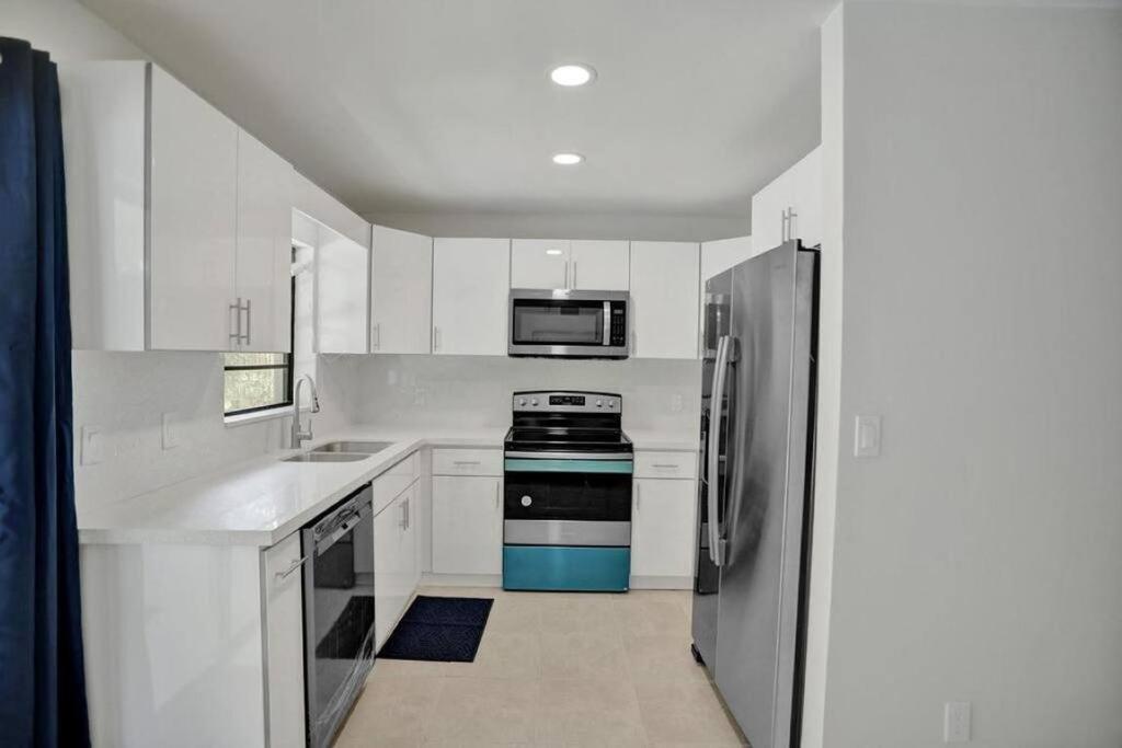 Delray 3bd & Pool With Game Room, 10 Guests Holiday home Delray Beach