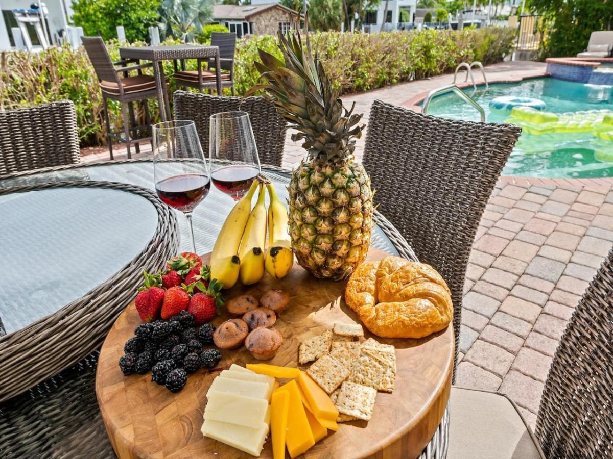 Private Luxury Waterfront Mansion I Heated Pool And Hot Tub Holiday home
