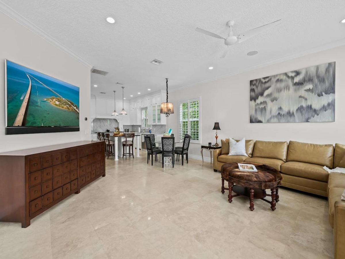 Holiday home Private Luxury Waterfront Mansion I Heated Pool And Hot Tub